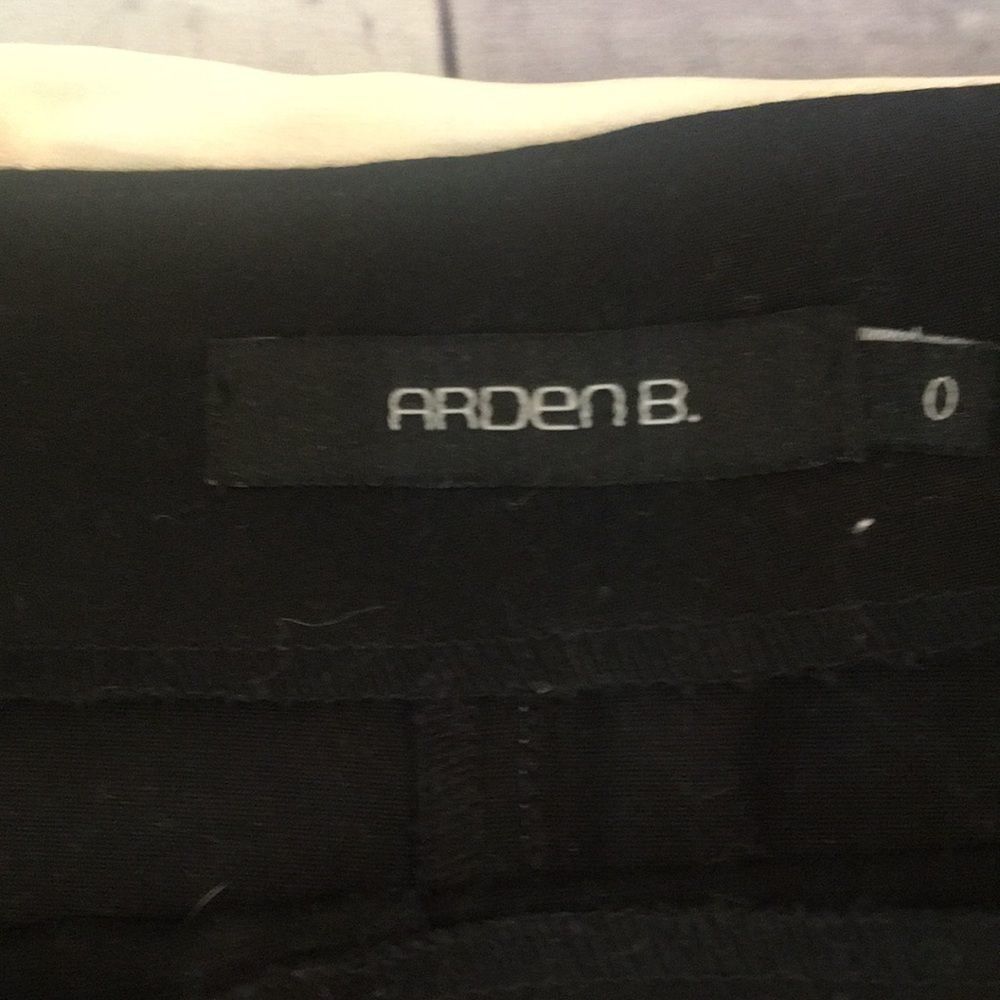 Arden B, Black Knee-Length Skirt w/White Stitching and Silk Ribbon Belt - Size 0 - Picture 10 of 11